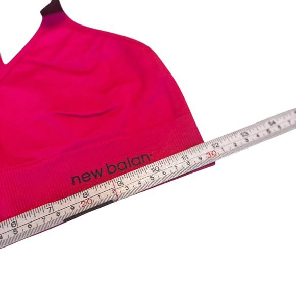 New Balance Pink Seamless Racerback Sports Bra Logo Flaw Women’s Size M GUC Yoga - Picture 8 of 9